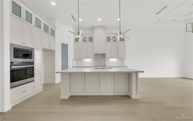 4716 S Waterford Avenue, Edinburg, TX 78539, 4 Bedrooms Bedrooms, ,2 BathroomsBathrooms,Residential,For Sale,4716 S Waterford Avenue,0,487698