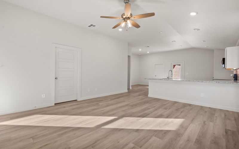 1610 N Clinton Avenue, Lubbock, TX 79416, 3 Habitaciones Habitaciones , ,2 BañosBaños,Residential,En Venta,1610 N Clinton Avenue,0,202563475