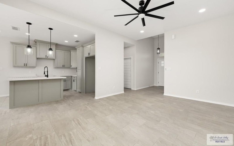 324 N LEON AVE, ELSA, TX 78543, 3 Bedrooms Bedrooms, ,2 BathroomsBathrooms,Residential,For Sale,324 N LEON AVE,29765118