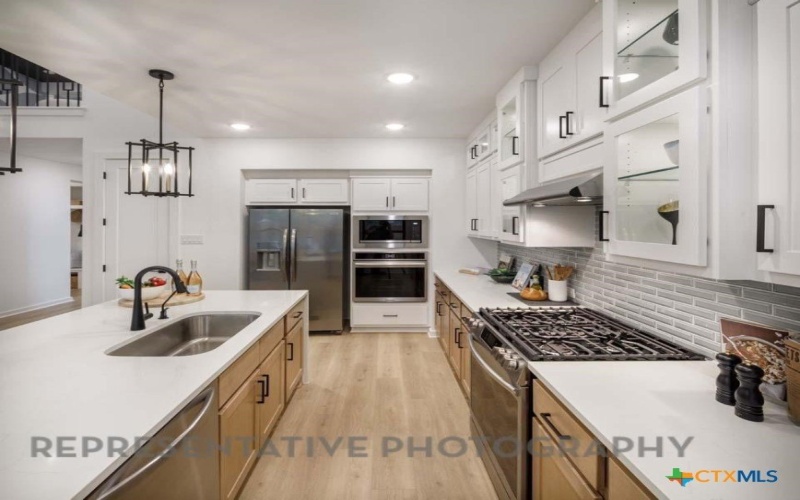 9300 Hamadryas Drive, Austin, TX 78744, 4 Habitaciones Habitaciones , ,5 BañosBaños,Residential,En Venta,9300 Hamadryas Drive,0,598728