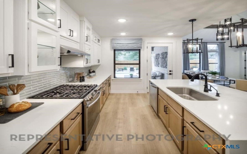 9300 Hamadryas Drive, Austin, TX 78744, 4 Habitaciones Habitaciones , ,5 BañosBaños,Residential,En Venta,9300 Hamadryas Drive,0,598728