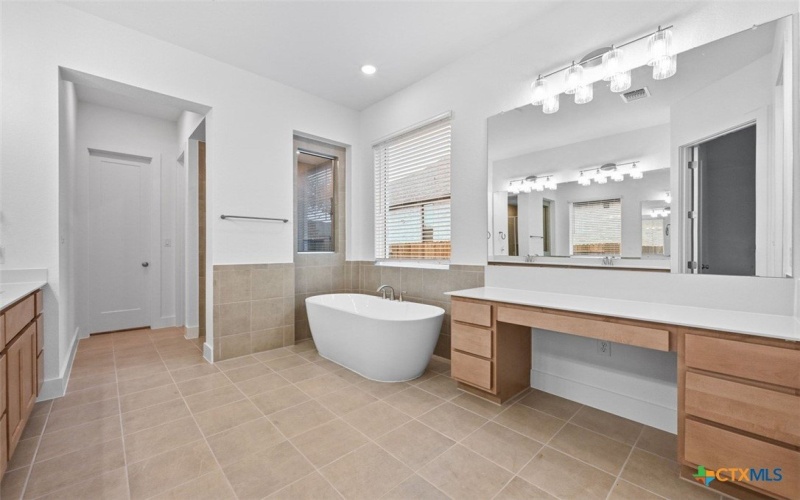 268 Wood Thrush Run, Kyle, TX 78640, 5 Bedrooms Bedrooms, ,6 BathroomsBathrooms,Residential,For Sale,268 Wood Thrush Run,0,598733