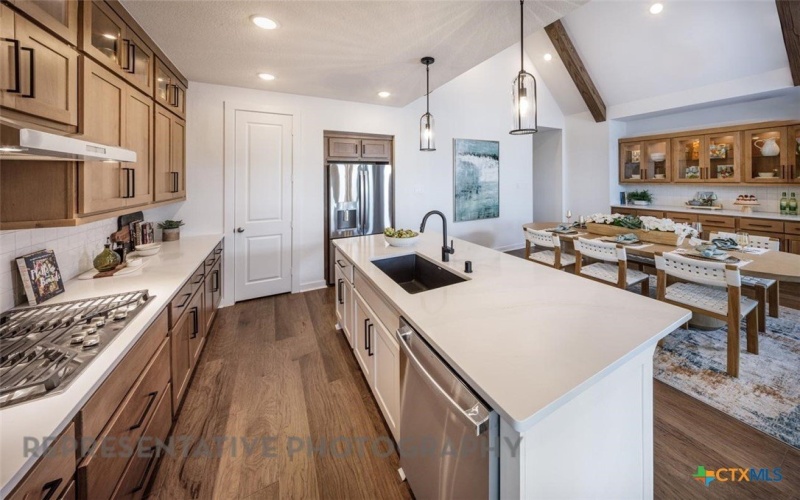 9517 Boathouse Drive, Austin, TX 78744, 4 Habitaciones Habitaciones , ,3 BañosBaños,Residential,En Venta,9517 Boathouse Drive,0,598737