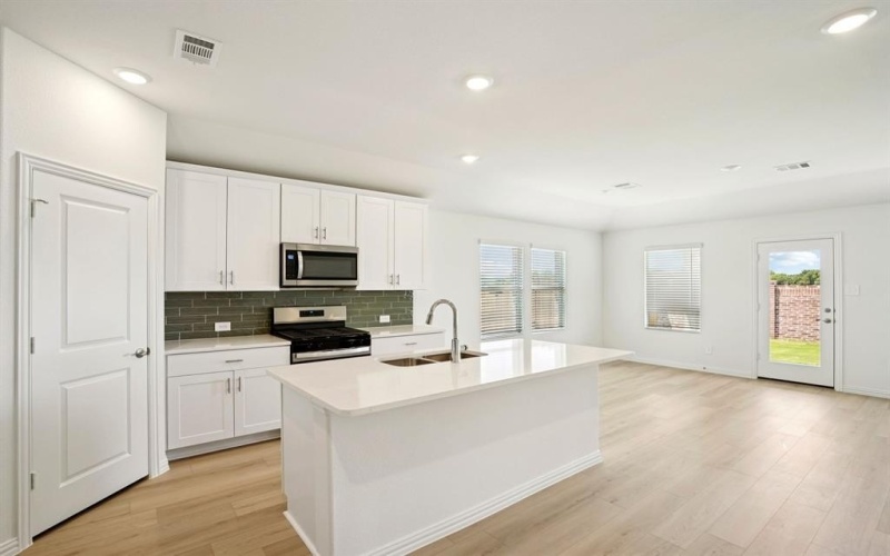 2222 Mustang Way, Seagoville, TX 75159, 4 Habitaciones Habitaciones , ,3 BañosBaños,Residential,En Venta,2222 Mustang Way,0,21117987