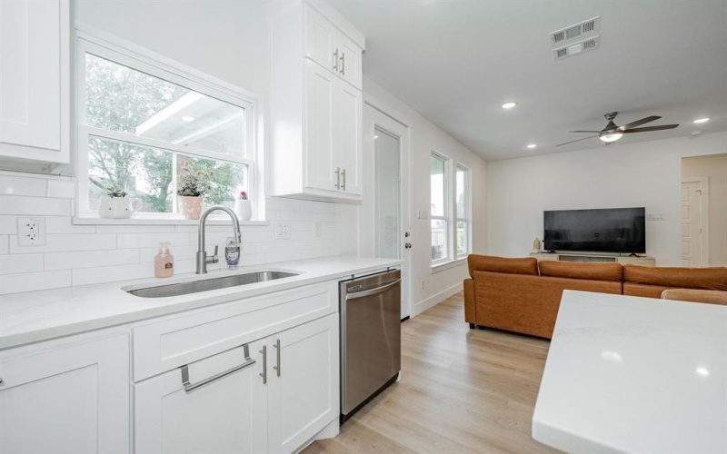 319 Coral Reef Street, Gun Barrel City, TX 75156, 4 Habitaciones Habitaciones , ,2 BañosBaños,Residential,En Venta,319 Coral Reef Street,0,21120013