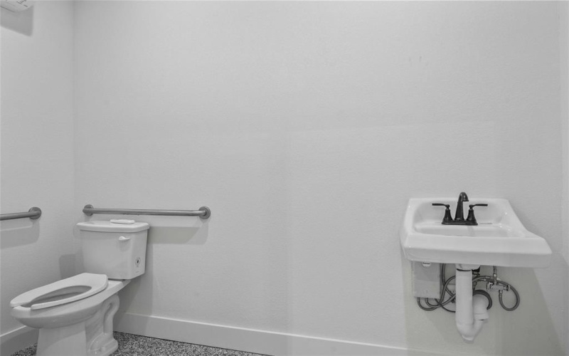 2036 Seaborn Road #BLDG 4, STE C, Ponder, TX 76259, ,Other,For Sale,2036 Seaborn Road,0,21120560