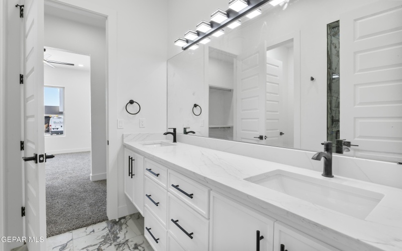 5659 RIO BONITO Circle, El Paso, TX 79932, 5 Habitaciones Habitaciones , ,3 BañosBaños,Residential,En Venta,5659 RIO BONITO Circle,0,934234