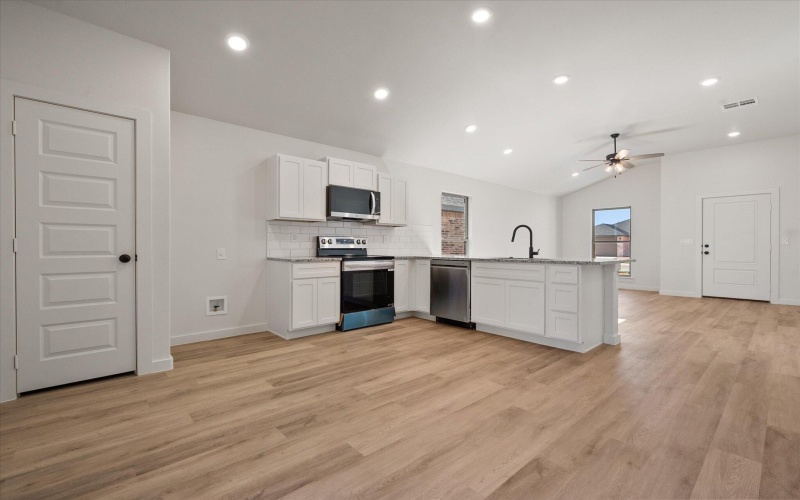 2004 Cottonwood Avenue, Wolfforth, TX 79382, 3 Bedrooms Bedrooms, ,2 BathroomsBathrooms,Residential,For Sale,2004 Cottonwood Avenue,0,202563483