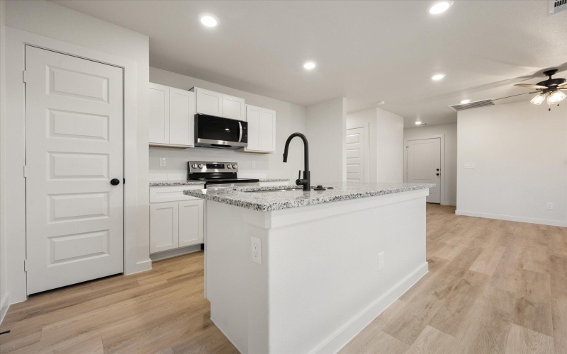 13905 Flint Avenue, Lubbock, TX 79423, 3 Habitaciones Habitaciones , ,2 BañosBaños,Residential,En Venta,13905 Flint Avenue,0,202563498