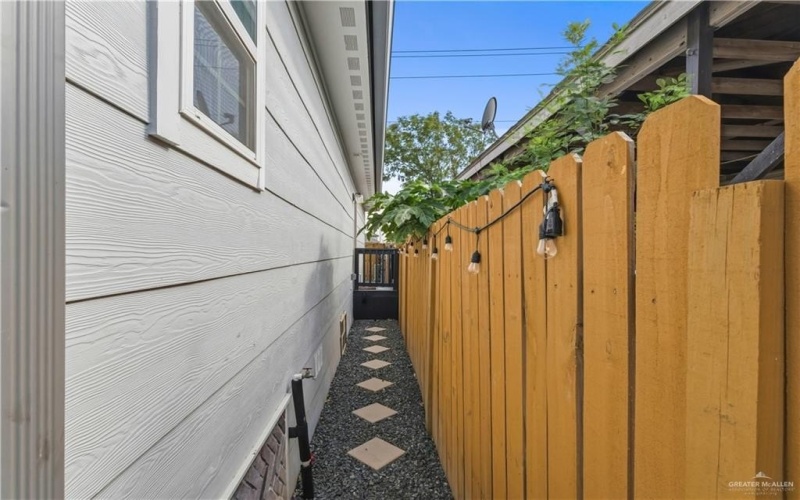 2833 Melanie Drive, Pharr, TX 78577, 3 Bedrooms Bedrooms, ,2 BathroomsBathrooms,Residential,For Sale,2833 Melanie Drive,0,487668