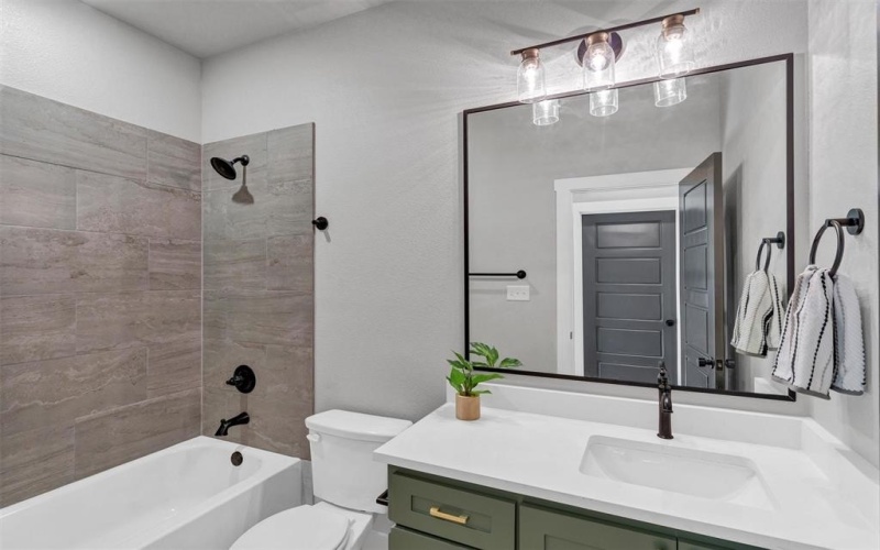 1012 Mustang Trail, Granbury, TX 76049, 3 Habitaciones Habitaciones , ,2 BañosBaños,Residential,En Venta,1012 Mustang Trail,0,21120743