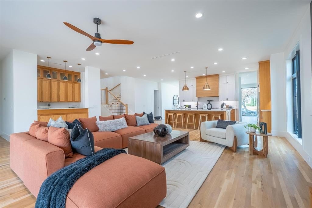 6988 Bob O Link Drive, Dallas, TX 75214, 5 Habitaciones Habitaciones , ,7 BañosBaños,Residential,En Venta,6988 Bob O Link Drive,0,21120931