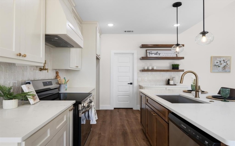 5048 Cottey Street, Fort Worth, TX 76105, 3 Bedrooms Bedrooms, ,2 BathroomsBathrooms,Residential,For Sale,5048 Cottey Street,0,21121451