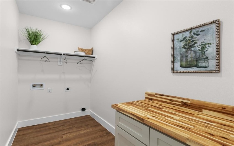 5048 Cottey Street, Fort Worth, TX 76105, 3 Bedrooms Bedrooms, ,2 BathroomsBathrooms,Residential,For Sale,5048 Cottey Street,0,21121451