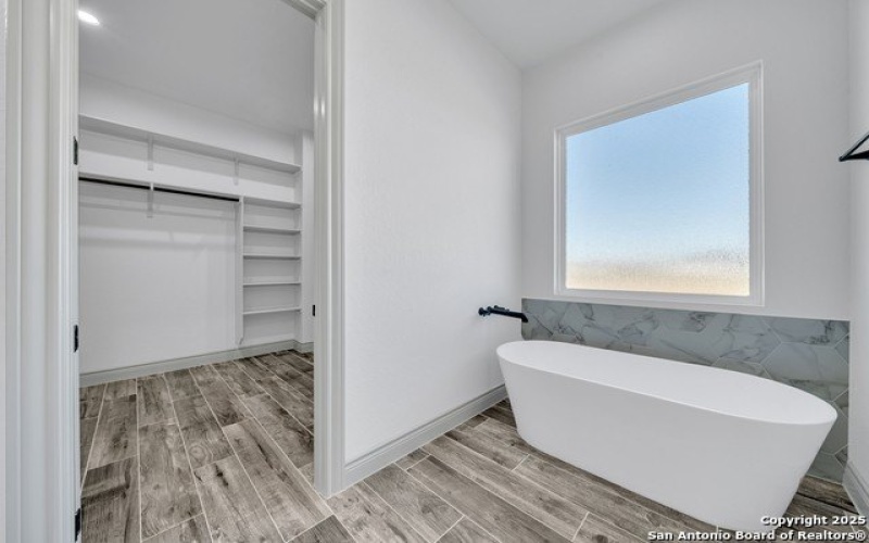 111 Sunset Dr, La Vernia, TX 78121, 5 Bedrooms Bedrooms, ,5 BathroomsBathrooms,Residential,For Sale,111 Sunset Dr,0,1925397