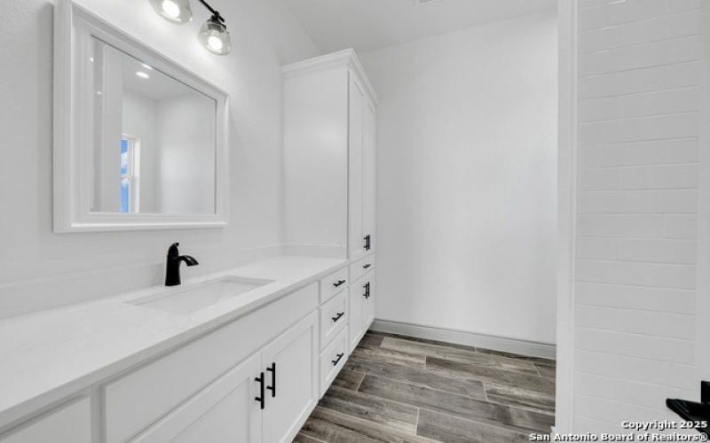 111 Sunset Dr, La Vernia, TX 78121, 5 Bedrooms Bedrooms, ,5 BathroomsBathrooms,Residential,For Sale,111 Sunset Dr,0,1925397