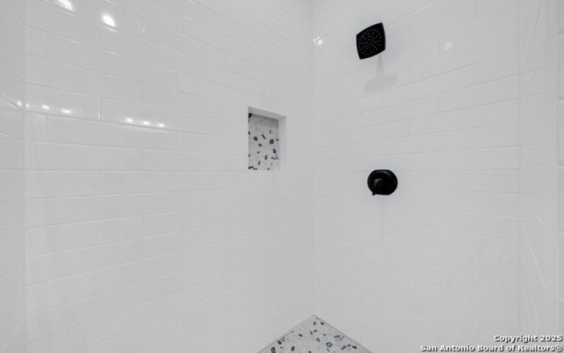 111 Sunset Dr, La Vernia, TX 78121, 5 Bedrooms Bedrooms, ,5 BathroomsBathrooms,Residential,For Sale,111 Sunset Dr,0,1925397