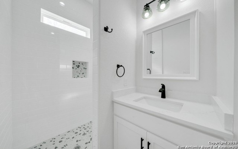 111 Sunset Dr, La Vernia, TX 78121, 5 Bedrooms Bedrooms, ,5 BathroomsBathrooms,Residential,For Sale,111 Sunset Dr,0,1925397