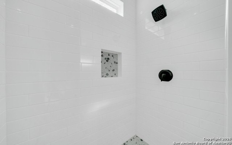 111 Sunset Dr, La Vernia, TX 78121, 5 Bedrooms Bedrooms, ,5 BathroomsBathrooms,Residential,For Sale,111 Sunset Dr,0,1925397