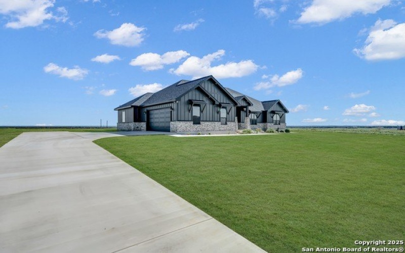 111 Sunset Dr, La Vernia, TX 78121, 5 Bedrooms Bedrooms, ,5 BathroomsBathrooms,Residential,For Sale,111 Sunset Dr,0,1925397