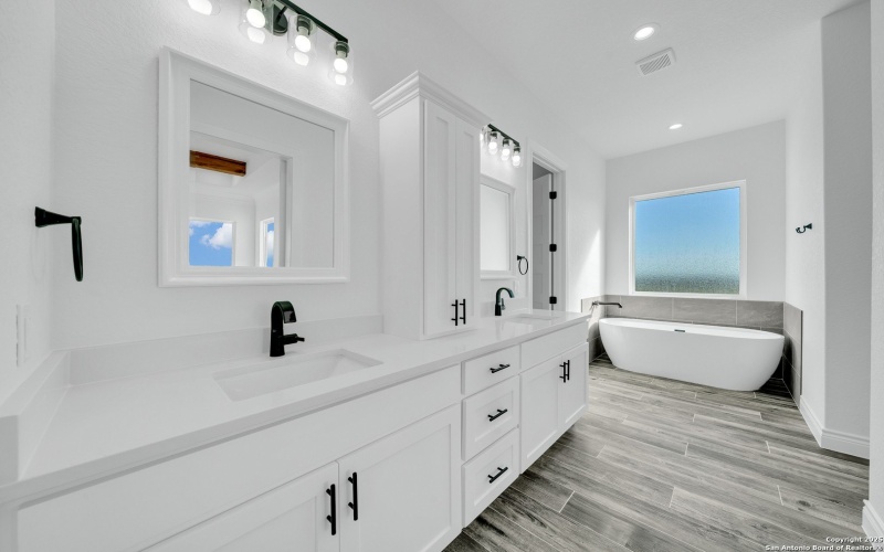 162 Estates Dr, La Vernia, TX 78121, 4 Bedrooms Bedrooms, ,5 BathroomsBathrooms,Residential,For Sale,162 Estates Dr,0,1925434