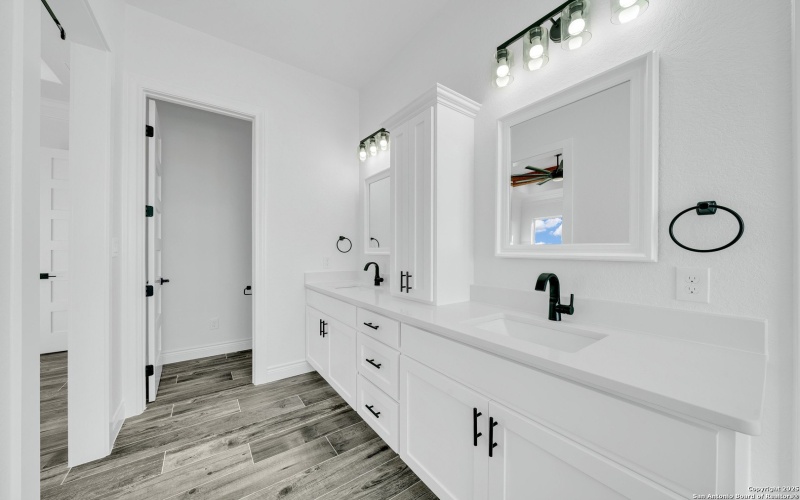 162 Estates Dr, La Vernia, TX 78121, 4 Bedrooms Bedrooms, ,5 BathroomsBathrooms,Residential,For Sale,162 Estates Dr,0,1925434