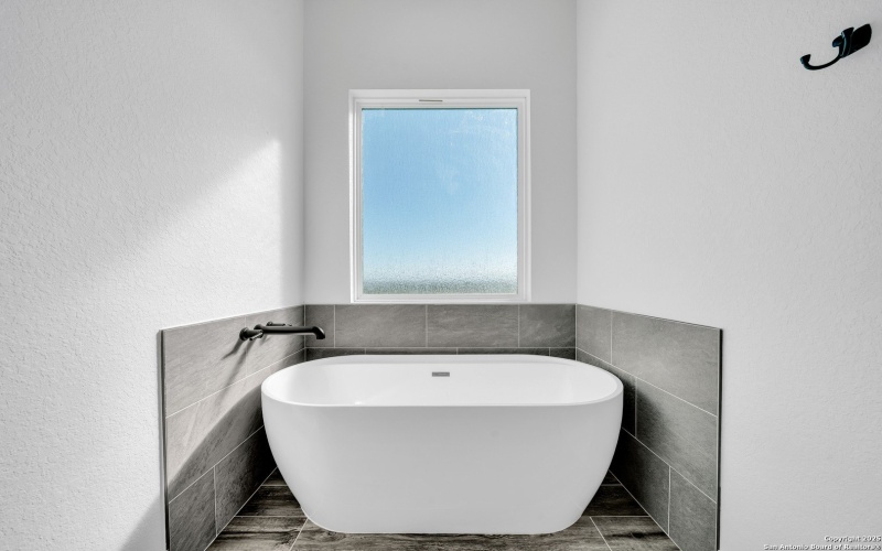 162 Estates Dr, La Vernia, TX 78121, 4 Bedrooms Bedrooms, ,5 BathroomsBathrooms,Residential,For Sale,162 Estates Dr,0,1925434