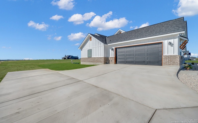 162 Estates Dr, La Vernia, TX 78121, 4 Bedrooms Bedrooms, ,5 BathroomsBathrooms,Residential,For Sale,162 Estates Dr,0,1925434