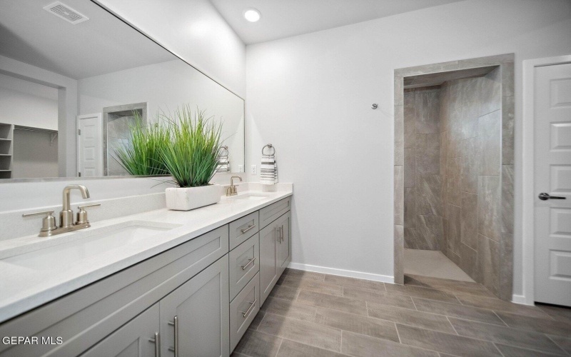 13972 Summer Valley Avenue, El Paso, TX 79928, 3 Bedrooms Bedrooms, ,2 BathroomsBathrooms,Residential,For Sale,13972 Summer Valley Avenue,0,934375