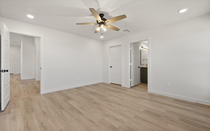 1301 N Chicago Avenue, Lubbock, TX 79416, 3 Bedrooms Bedrooms, ,2 BathroomsBathrooms,Residential,For Sale,1301 N Chicago Avenue,0,202563543