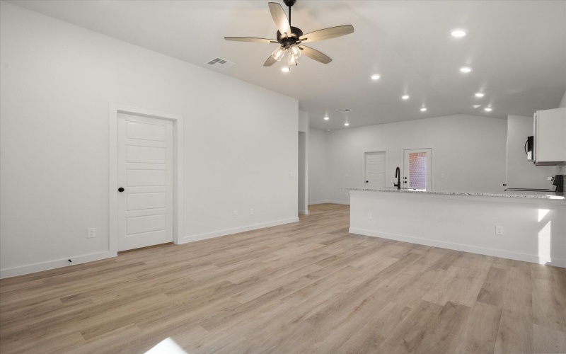 7210 8th Street, Lubbock, TX 79416, 3 Habitaciones Habitaciones , ,2 BañosBaños,Residential,En Venta,7210 8th Street,0,202563560