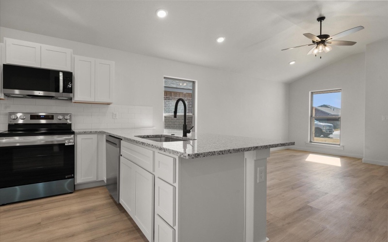 7210 8th Street, Lubbock, TX 79416, 3 Habitaciones Habitaciones , ,2 BañosBaños,Residential,En Venta,7210 8th Street,0,202563560