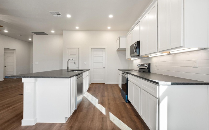 7215 7th Street, Lubbock, TX 79416, 3 Habitaciones Habitaciones , ,2 BañosBaños,Residential,En Venta,7215 7th Street,0,202563561