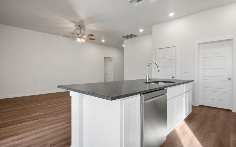 7215 7th Street, Lubbock, TX 79416, 3 Habitaciones Habitaciones , ,2 BañosBaños,Residential,En Venta,7215 7th Street,0,202563561