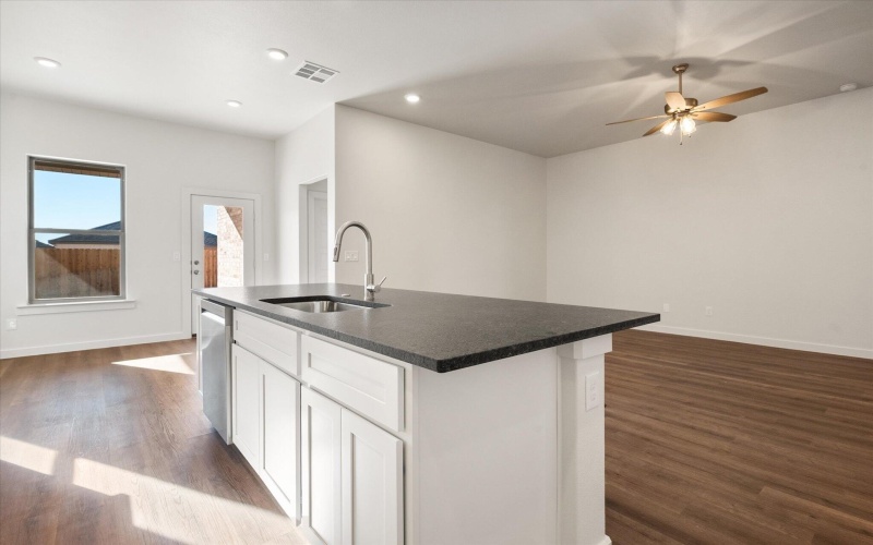 7215 7th Street, Lubbock, TX 79416, 3 Habitaciones Habitaciones , ,2 BañosBaños,Residential,En Venta,7215 7th Street,0,202563561