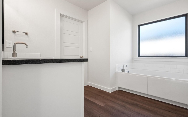 7215 7th Street, Lubbock, TX 79416, 3 Habitaciones Habitaciones , ,2 BañosBaños,Residential,En Venta,7215 7th Street,0,202563561