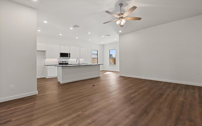 7215 7th Street, Lubbock, TX 79416, 3 Habitaciones Habitaciones , ,2 BañosBaños,Residential,En Venta,7215 7th Street,0,202563561