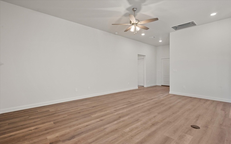 7215 7th Street, Lubbock, TX 79416, 3 Habitaciones Habitaciones , ,2 BañosBaños,Residential,En Venta,7215 7th Street,0,202563561