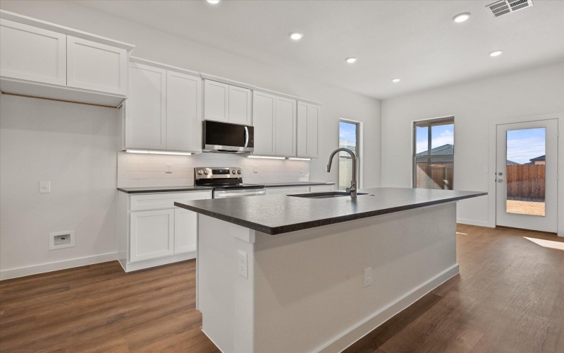 7215 7th Street, Lubbock, TX 79416, 3 Habitaciones Habitaciones , ,2 BañosBaños,Residential,En Venta,7215 7th Street,0,202563561