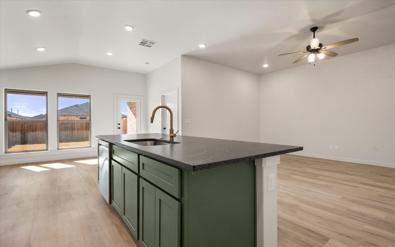 7211 7th Street, Lubbock, TX 79416, 3 Habitaciones Habitaciones , ,2 BañosBaños,Residential,En Venta,7211 7th Street,0,202563562