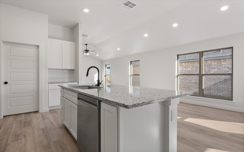 7213 7th Street, Lubbock, TX 79416, 4 Habitaciones Habitaciones , ,2 BañosBaños,Residential,En Venta,7213 7th Street,0,202563563