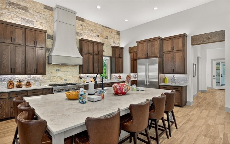 1011 MOSS DOWNS, Granite Shoals, TX 78654-0000, 5 Habitaciones Habitaciones , ,7 BañosBaños,Residential,En Venta,1011 MOSS DOWNS,0,175836