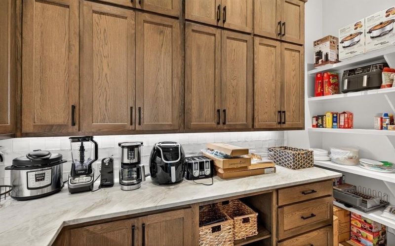 1011 MOSS DOWNS, Granite Shoals, TX 78654-0000, 5 Habitaciones Habitaciones , ,7 BañosBaños,Residential,En Venta,1011 MOSS DOWNS,0,175836