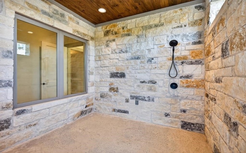 1011 MOSS DOWNS, Granite Shoals, TX 78654-0000, 5 Habitaciones Habitaciones , ,7 BañosBaños,Residential,En Venta,1011 MOSS DOWNS,0,175836