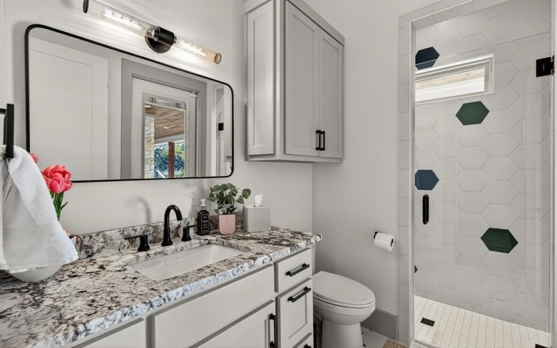 1011 MOSS DOWNS, Granite Shoals, TX 78654-0000, 5 Habitaciones Habitaciones , ,7 BañosBaños,Residential,En Venta,1011 MOSS DOWNS,0,175836