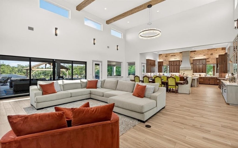 1011 MOSS DOWNS, Granite Shoals, TX 78654-0000, 5 Habitaciones Habitaciones , ,7 BañosBaños,Residential,En Venta,1011 MOSS DOWNS,0,175836