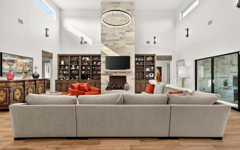 1011 MOSS DOWNS, Granite Shoals, TX 78654-0000, 5 Habitaciones Habitaciones , ,7 BañosBaños,Residential,En Venta,1011 MOSS DOWNS,0,175836