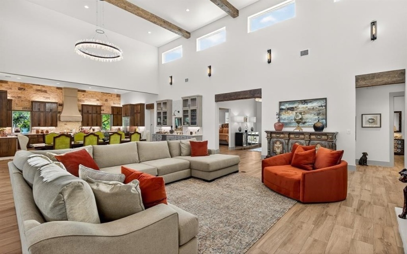 1011 MOSS DOWNS, Granite Shoals, TX 78654-0000, 5 Habitaciones Habitaciones , ,7 BañosBaños,Residential,En Venta,1011 MOSS DOWNS,0,175836