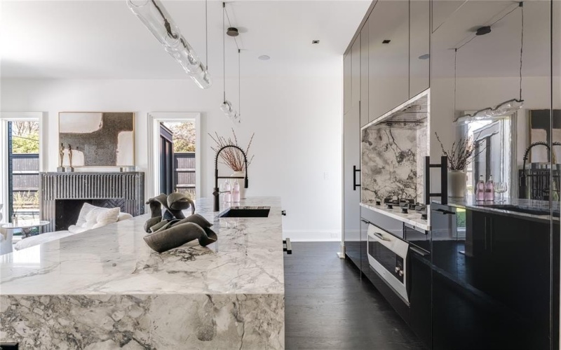 6404 Lakehurst Avenue, Dallas, TX 75230, 5 Bedrooms Bedrooms, ,6 BathroomsBathrooms,Residential,For Sale,6404 Lakehurst Avenue,0,21060236