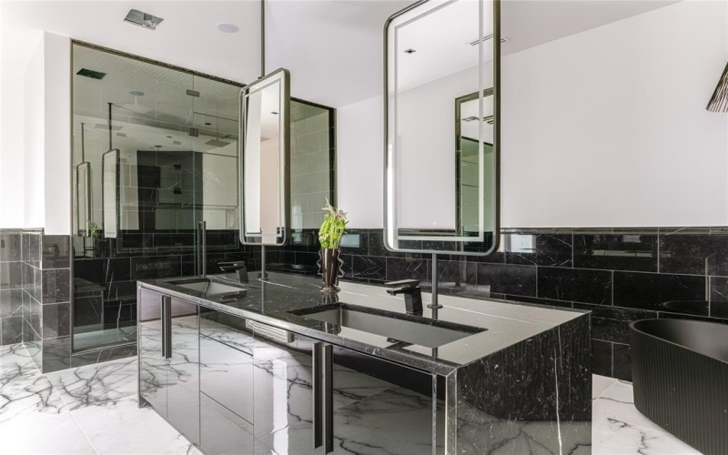 6404 Lakehurst Avenue, Dallas, TX 75230, 5 Bedrooms Bedrooms, ,6 BathroomsBathrooms,Residential,For Sale,6404 Lakehurst Avenue,0,21060236